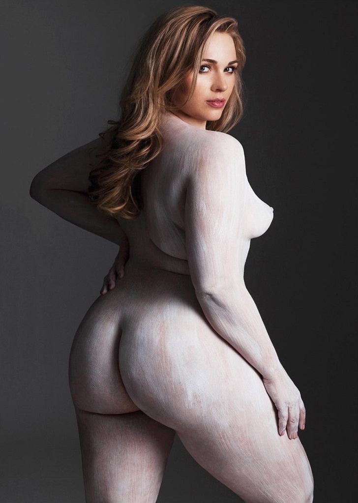 Curvy sexy nude woman