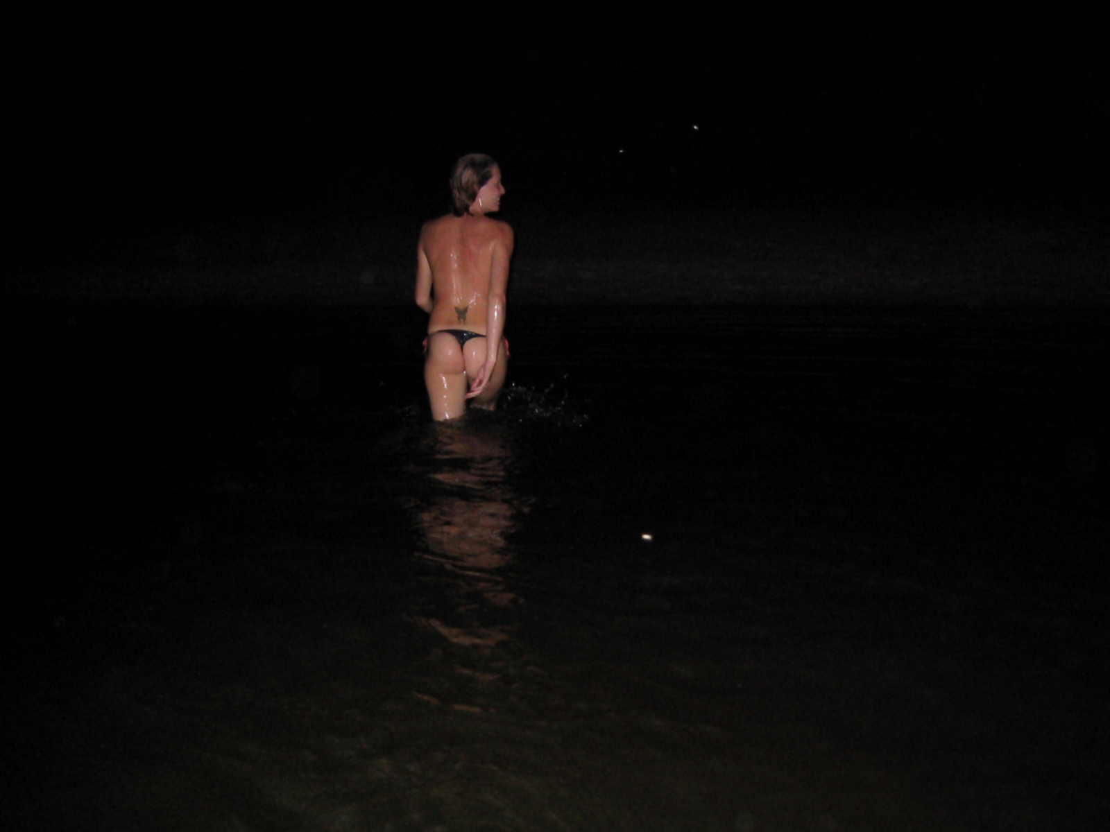 Ночные купания без одежды у девушек 